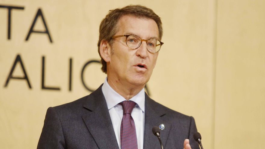 El líder del PP, Alberto Núñez Feijóo, interviene ante los medios de comunicación tras una reunión del Consello de la Xunta en la delegación territorial, a 21 de abril de 2022, en Vigo, Pontevedra, Galicia (España).