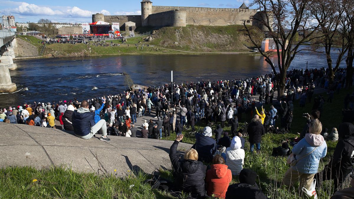 Narva, la ciudad fronteriza de Estonia que habla en ruso: "Nos preparamos para todos los escenarios posibles"