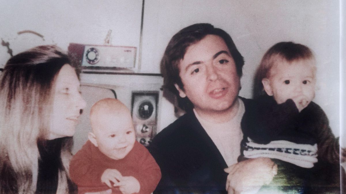 Anna y Roberto con sus hijos.