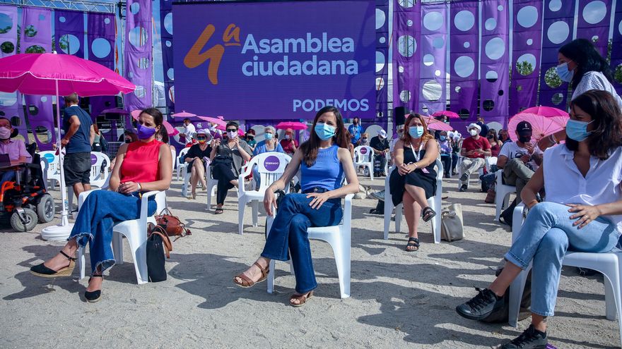 (I-D) La secretaria de Estado de Igualdad y contra la Violencia de Género, Noelia Vera; la ministra de Derechos Sociales y candidata a secretaria general de Unidas Podemos, Ione Belara y la portavoz nacional de Podemos, Isa Serra, participan en la IV Asam