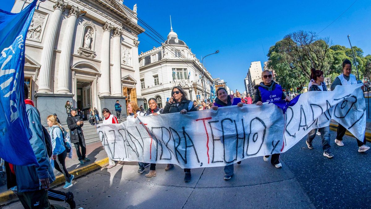 La Unión de Trabajadores y Trabajadoras de la Economía Popular (UTEP) convocó para este viernes, por décimo año, a la movilización del Día de San Cayetano, bajo la consigna “Paz, Pan, Tierra, Techo y Trabajo”.
