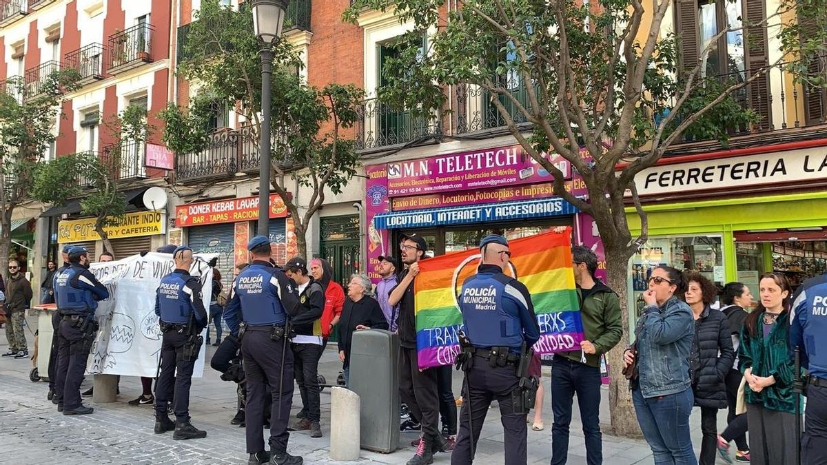 Un grupo de personas irrumpe en un acto sobre okupación de Cs en Madrid al grito de "fascistas" y con abucheos