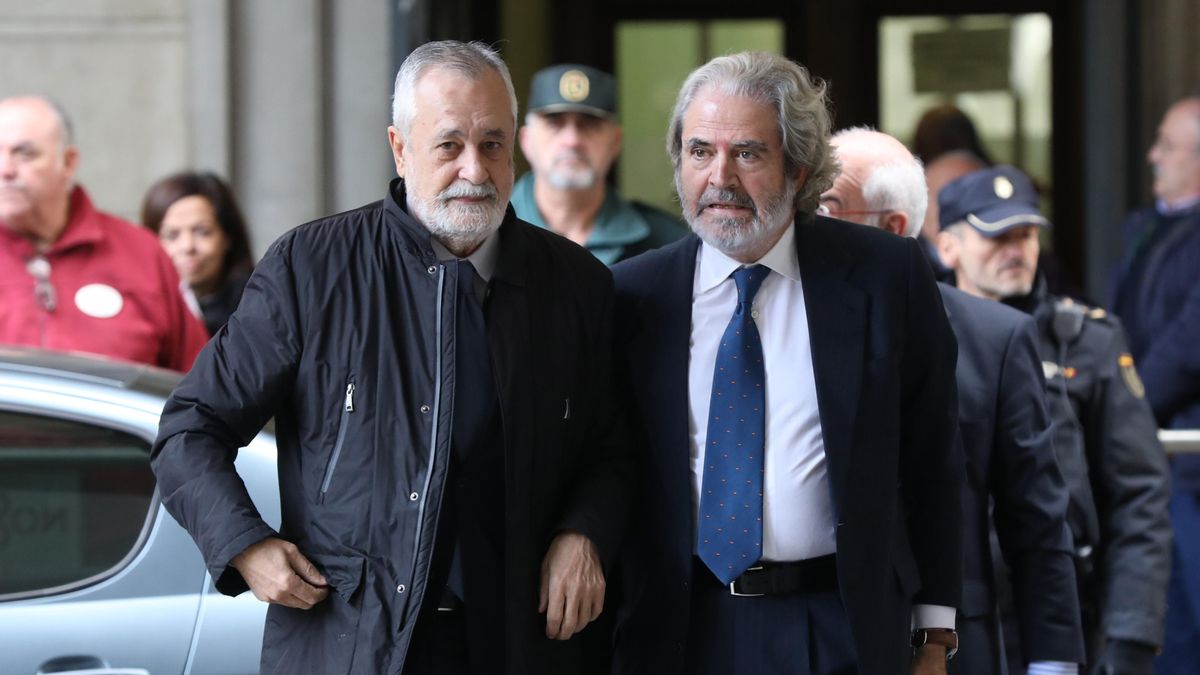 El ex-presidente de la Junta de Andalucía, José Antonio Griñán, en una comparecencia en los juzgados.
