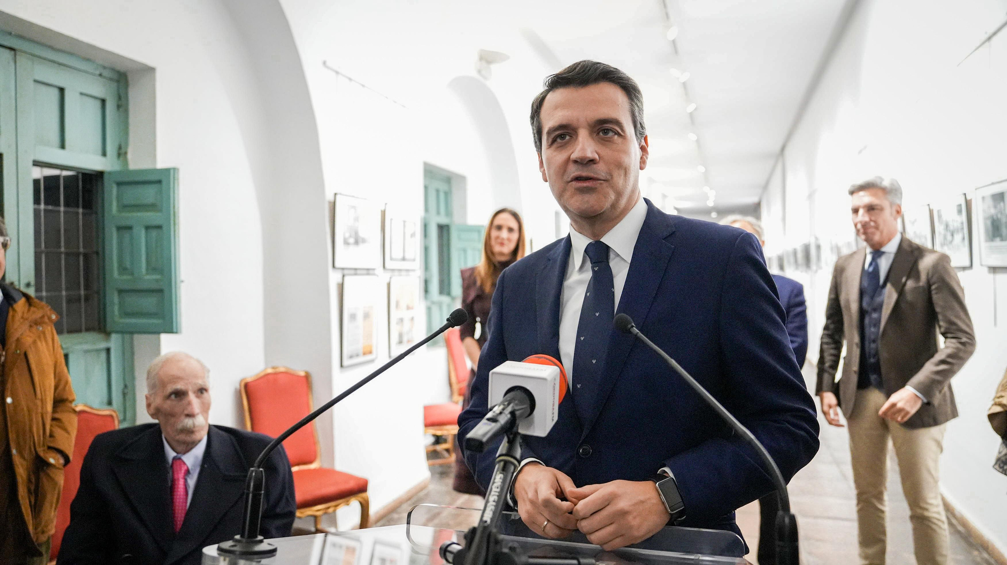 Exposición '80 años de la firma fotográfica Ladis. Homenaje por el noventa cumpleaños de El Cordobés.