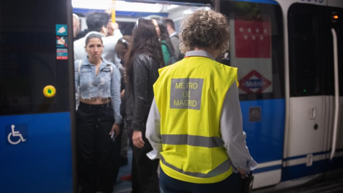 Metro de Madrid, a trompicones: vías dañadas, cierres a medida del Santiago Bernabéu y obras antes de las elecciones