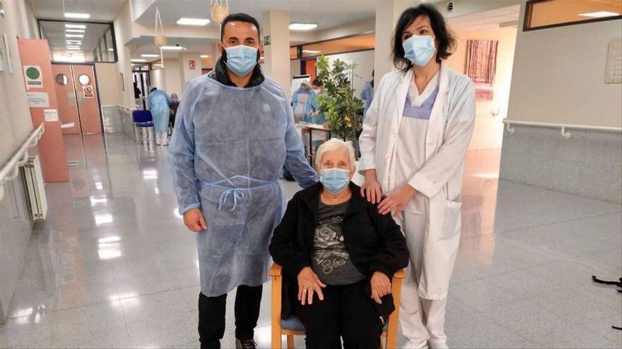 La jueza no le cree al alcalde del PP de La Nucia que se vacunó en una residencia y lo pone al borde del banquillo por cohecho y prevaricación