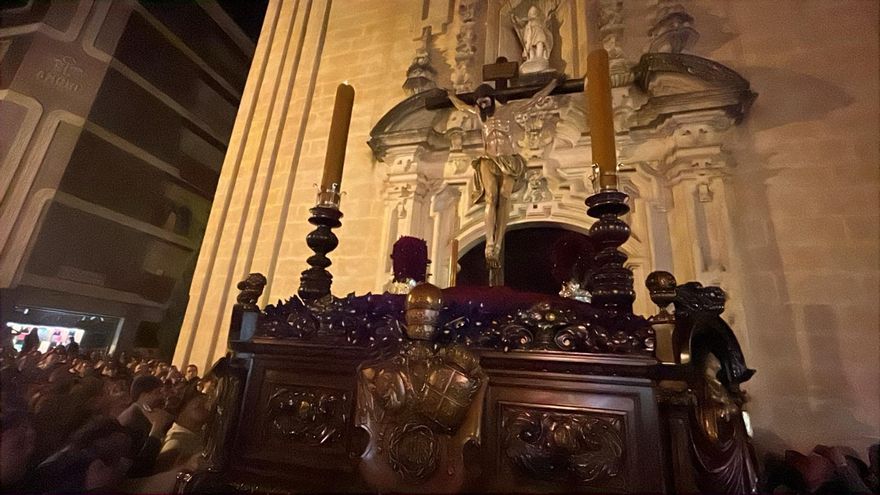 El Cristo de la Buena Muerte, a su salida de San Hipólito.