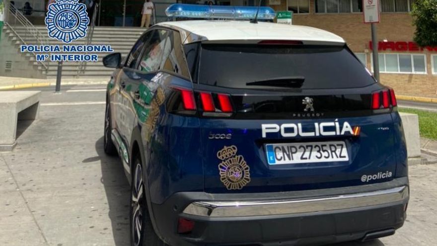 Un vehículo de la Policía Nacional