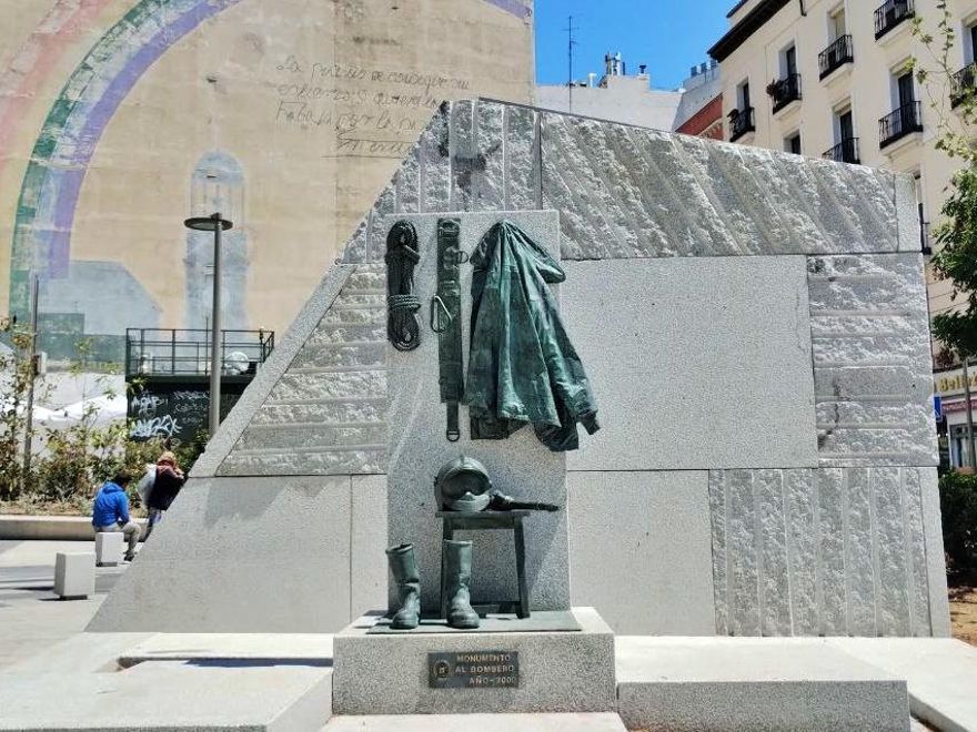 Vista general del Monumento al Bombero