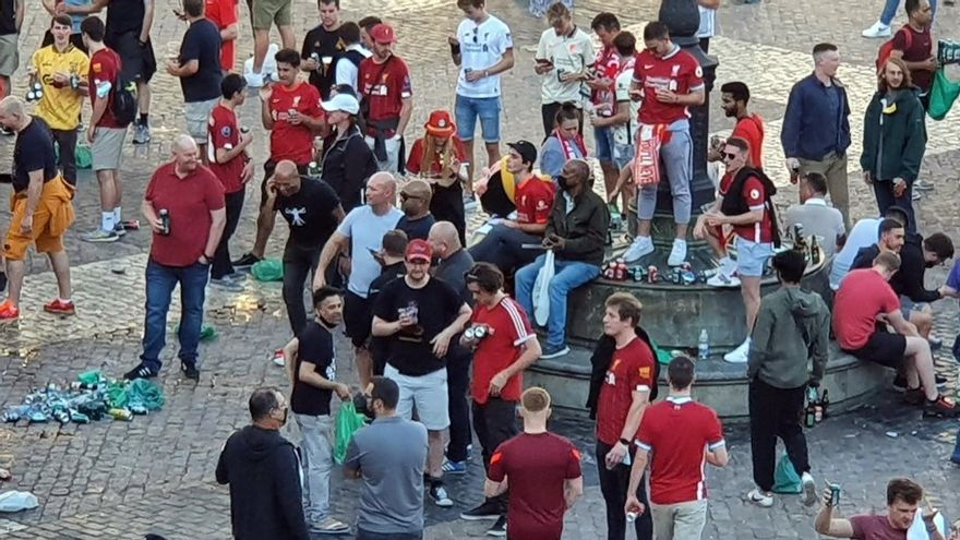 Pavor en el corazón de Madrid ante la irrupción de la avalancha hooligan: "Acaban reventándolo todo"