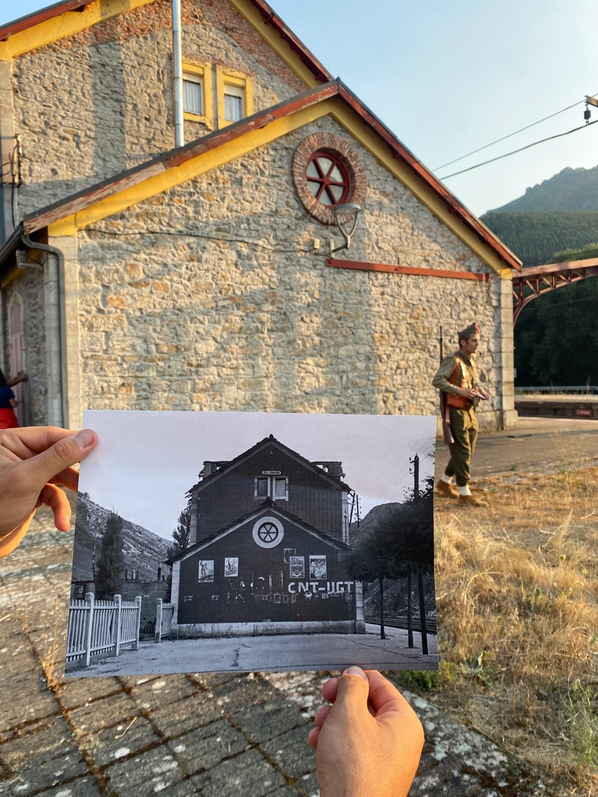 El mismo lugar comparado con una fotografía de hace noventa años.