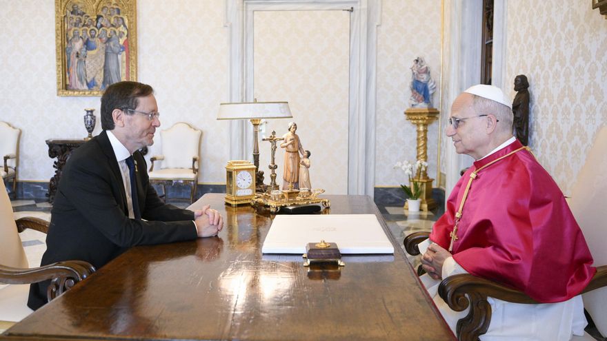 El papa León XIV recibe al presidente de Israel en el Vaticano