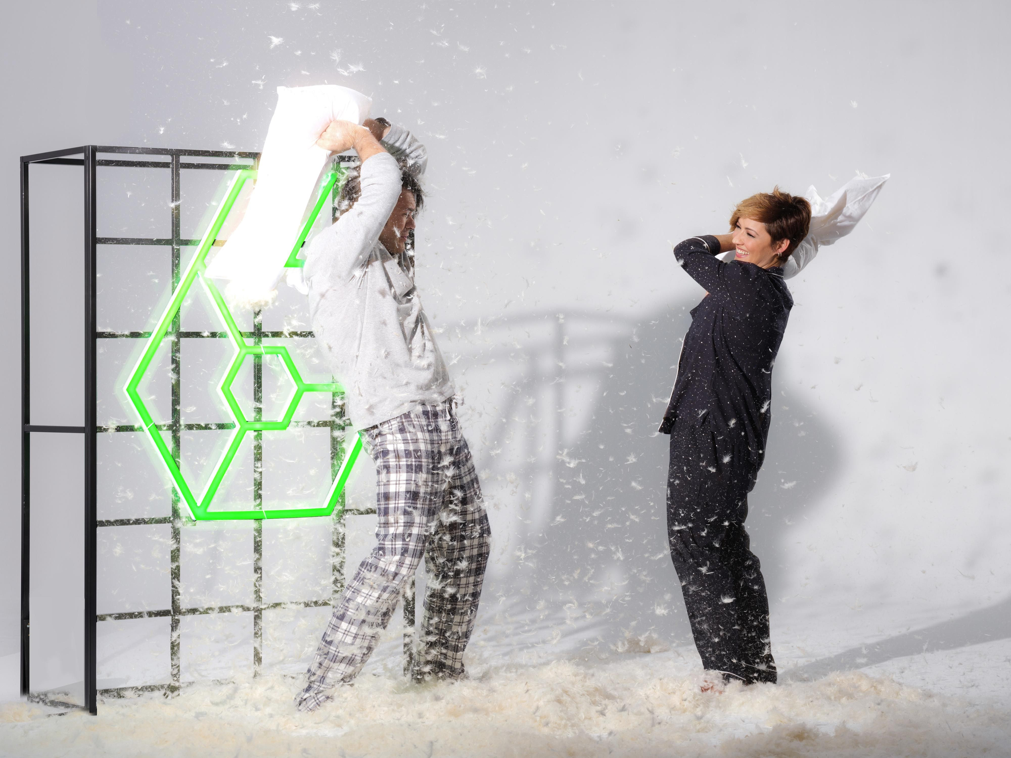 La guerra de almohadas de Iñaki López y Cristina Pardo antes de las Campanadas de La Sexta