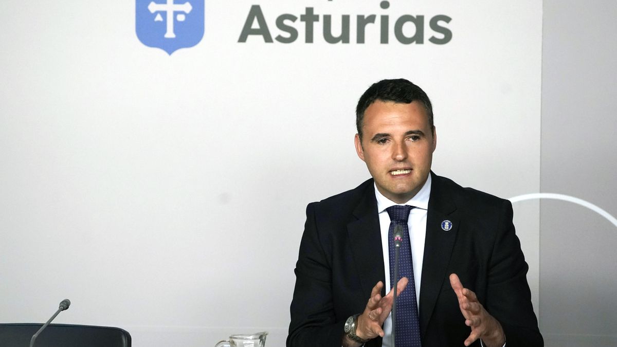 El consejero de Hacienda, Justicia y Asuntos Europeos, Guillermo Peláez, este lunes, en la rueda de prensa.