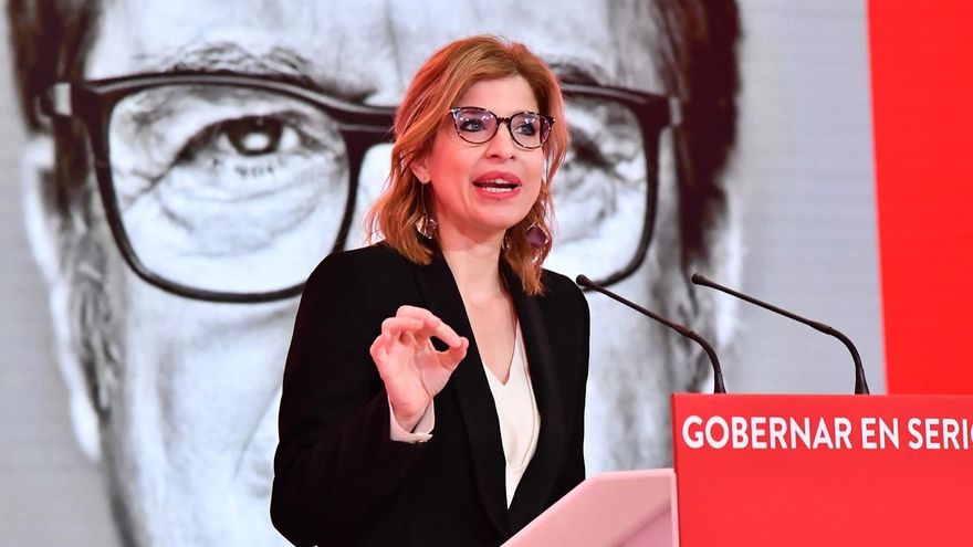La número 2 de la lista del PSOE a las elecciones de la Comunidad de Madrid, Hana Jalloul, durante un acto de campaña en la sede del partido en Ferraz.