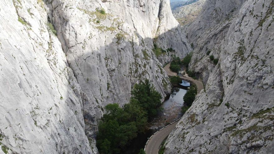 Esta maravilla de la naturaleza en Castilla y León tiene paredes de hasta 100 metros y es perfecto para hacer senderismo