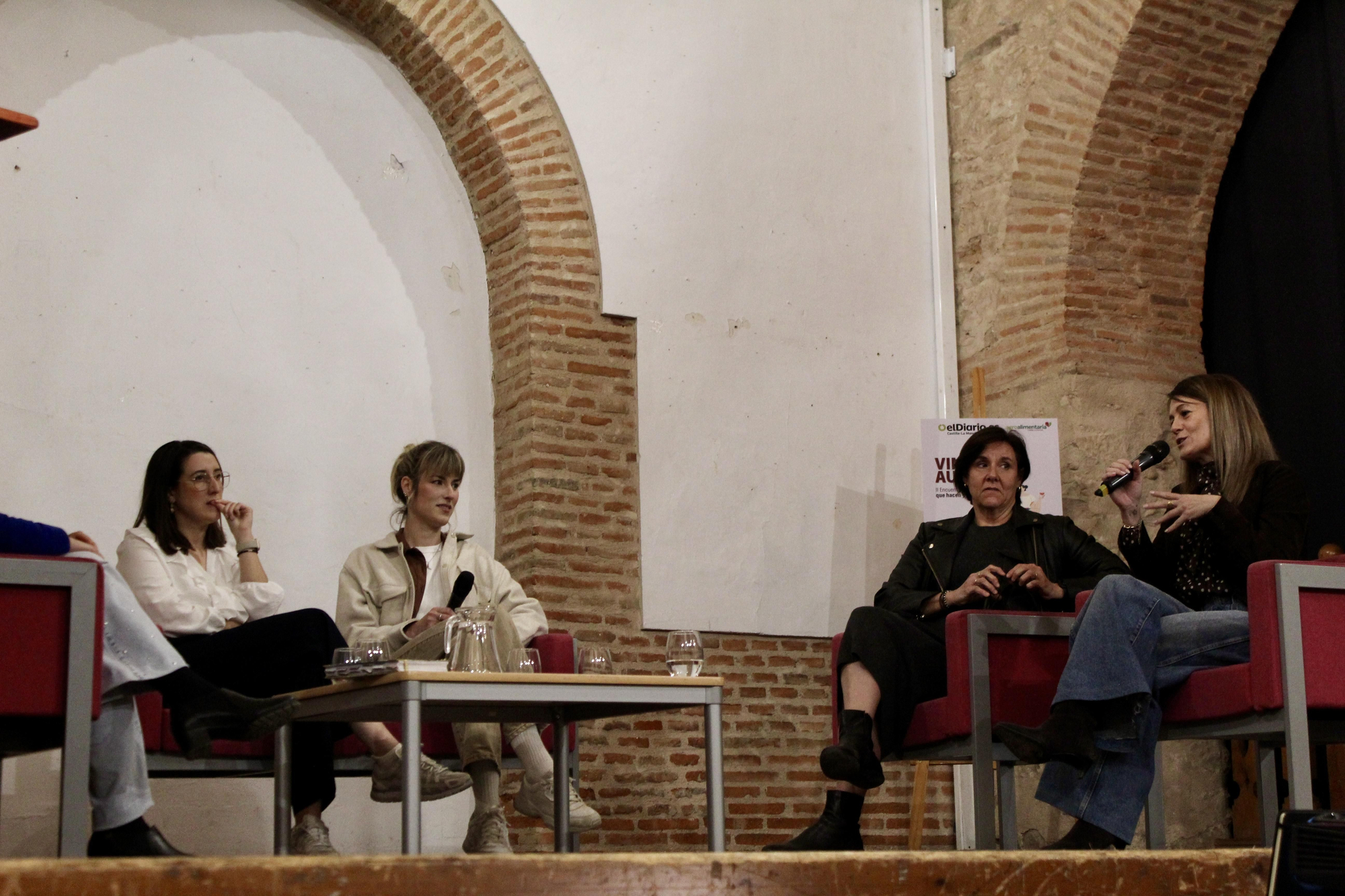 Las enólogas María García, Rocío Torres, Cristina Nieto y Nieves Lucendo