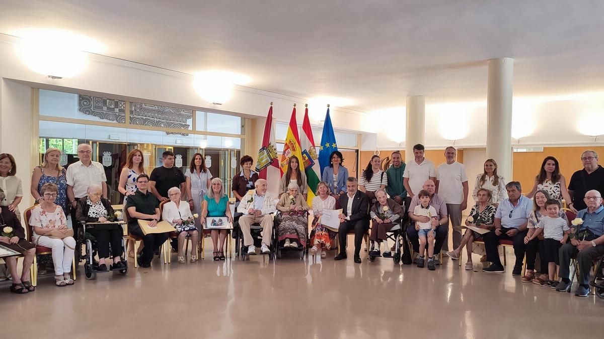 Homenaje a los centenarios de Logroño