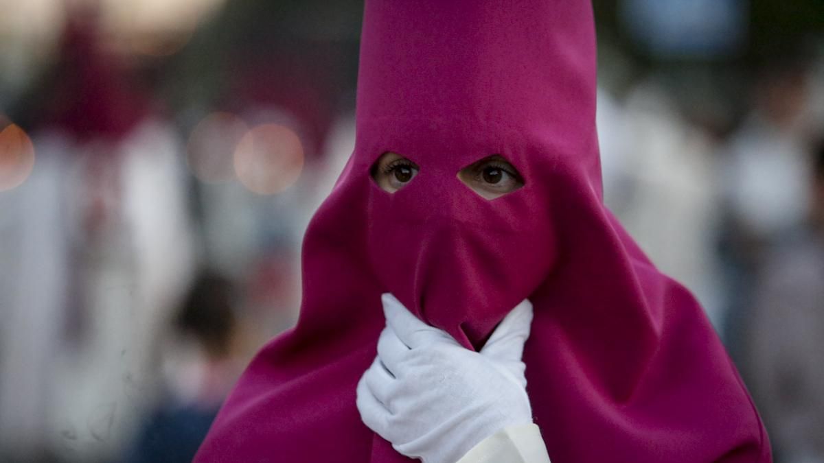 La salida procesional de las Lágrimas, en imágenes