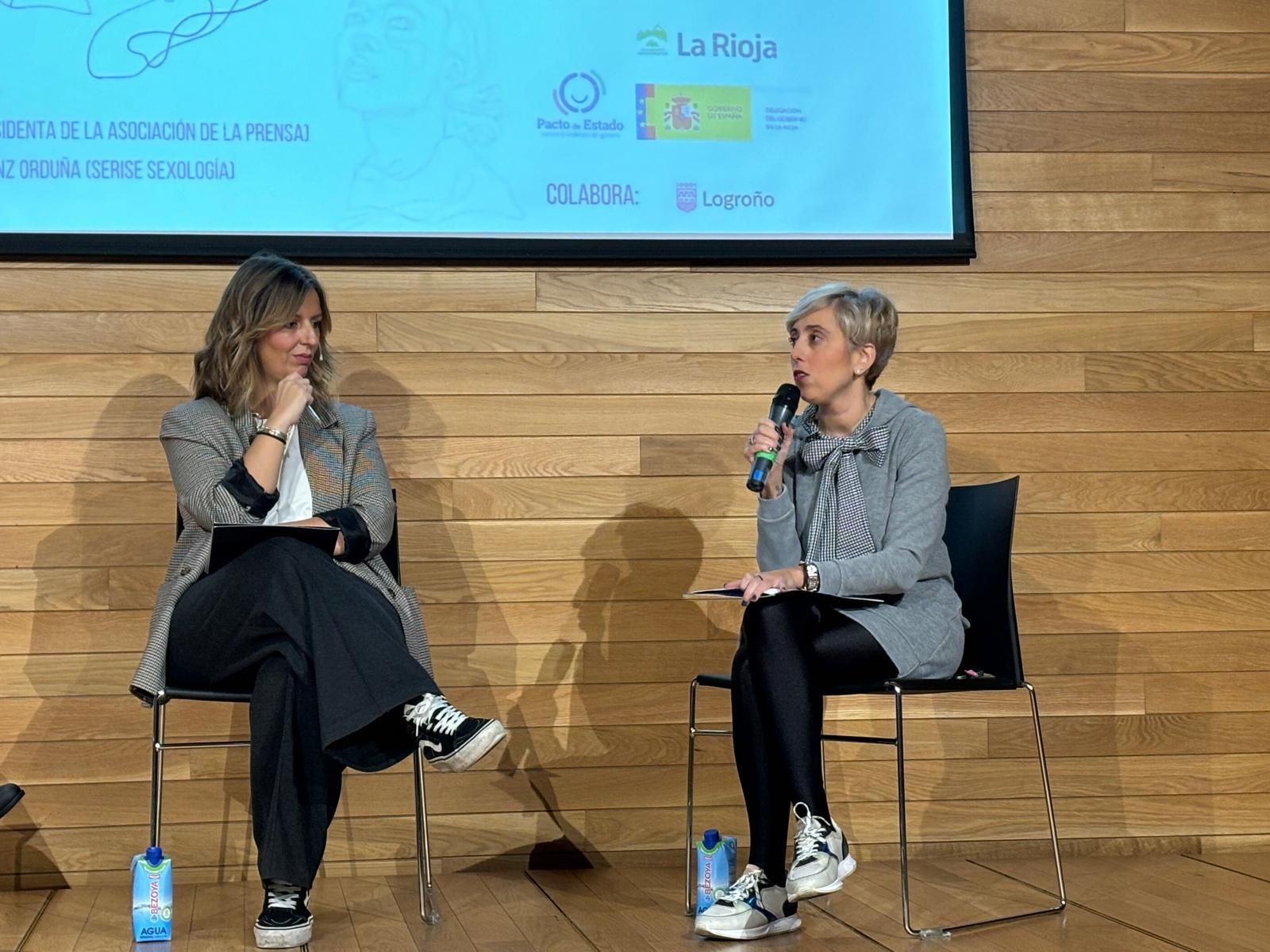 Las periodistas Ana Castellanos y Olivia García explican el trabajo desde la Asocación de la Prensa por la igualdad