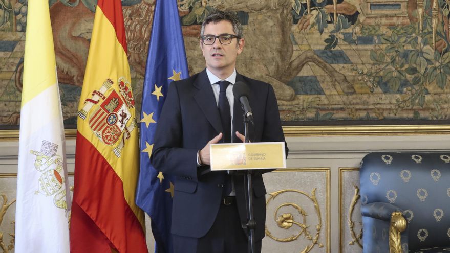 Imagen del ministro de Presidencia, Félix Bolaños, durante una rueda de prensa en Roma tras su reunión con el papa Francisco, el 13 de junio de 2022. EFE/Andrea Cuesta