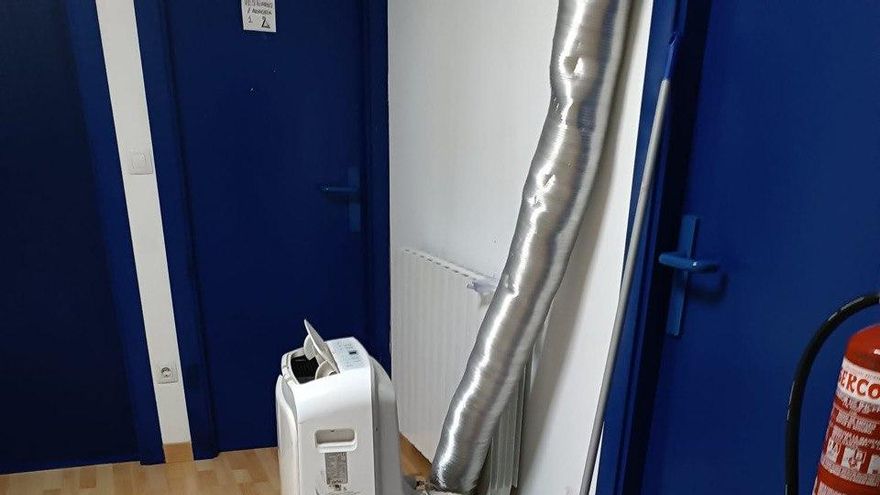 El sindicato ESK denuncia el mal estado de la base de ambulancias La Pau en Vitoria