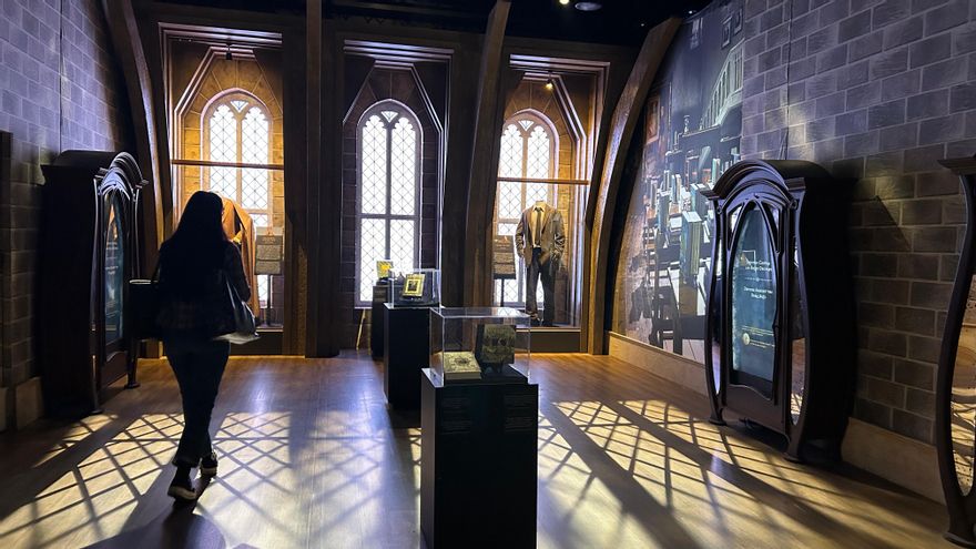 Jugar al Quidditch o recorrer Hogwarts: la magia de Harry Potter hechiza Madrid con una exposición inmersiva
