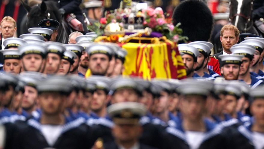 Procesión del féretro de Isabel II.