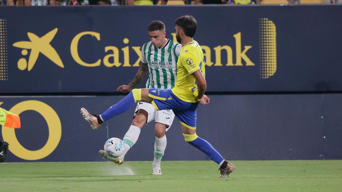 Las imágenes del Córdoba CF - Cádiz CF del Trofeo Carranza