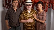 Almodóvar con Raúl Arévalo y Penélope Cruz, sus padres en 'Dolor y gloria'