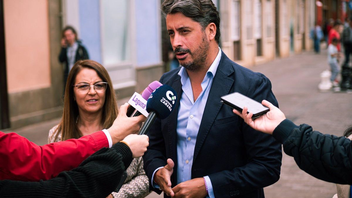 El alcalde de La Laguna, Luis Yeray Gutiérrez, atendiendo a los medios de comunicación.