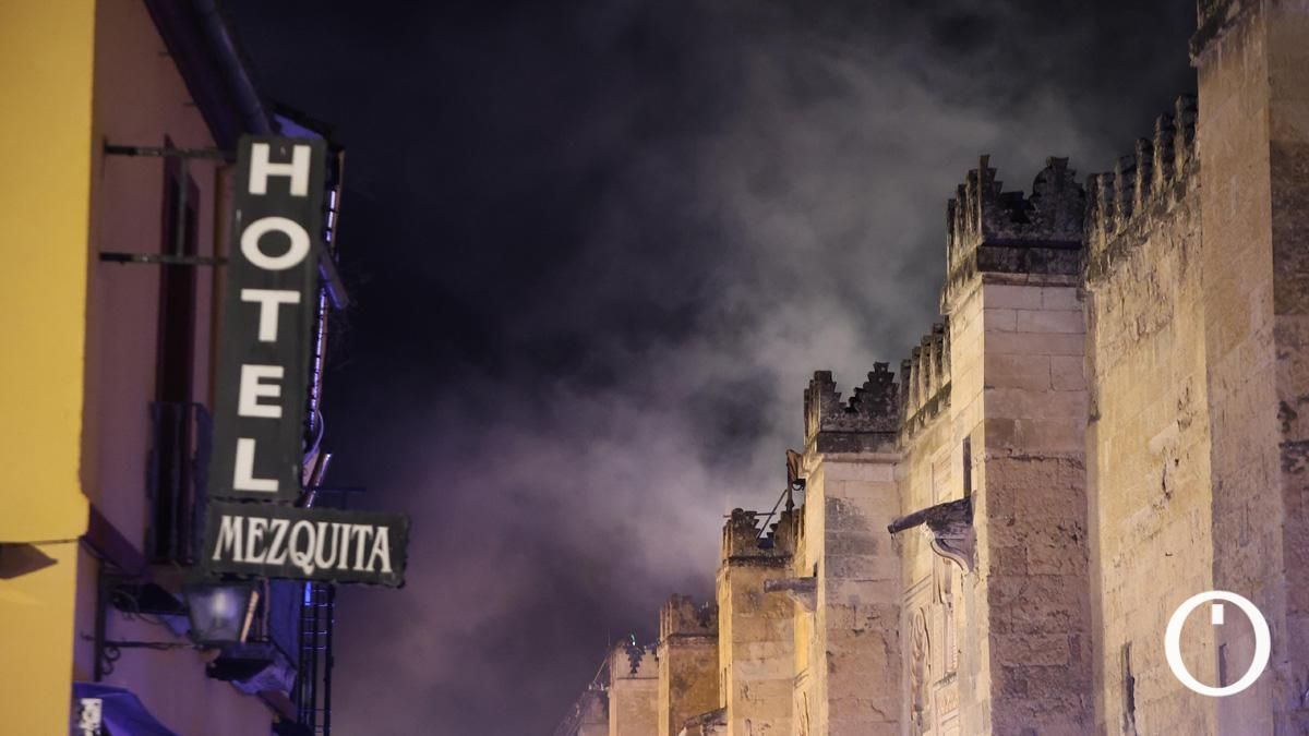 El incendio en la Mezquita de Córdoba, en imágenes