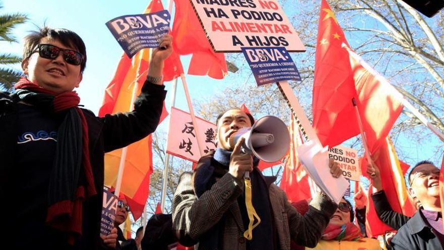 Pekín reclama a España que proteja los derechos de los chinos tras el bloqueo de sus cuentas