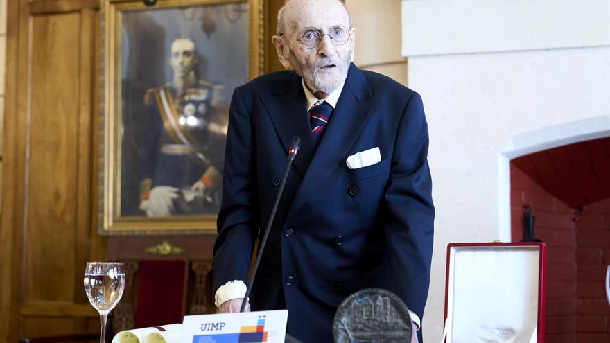 Álvaro Pombo, Premio Cervantes 2024 por su "mundo literario propio que conmueve y conduele"