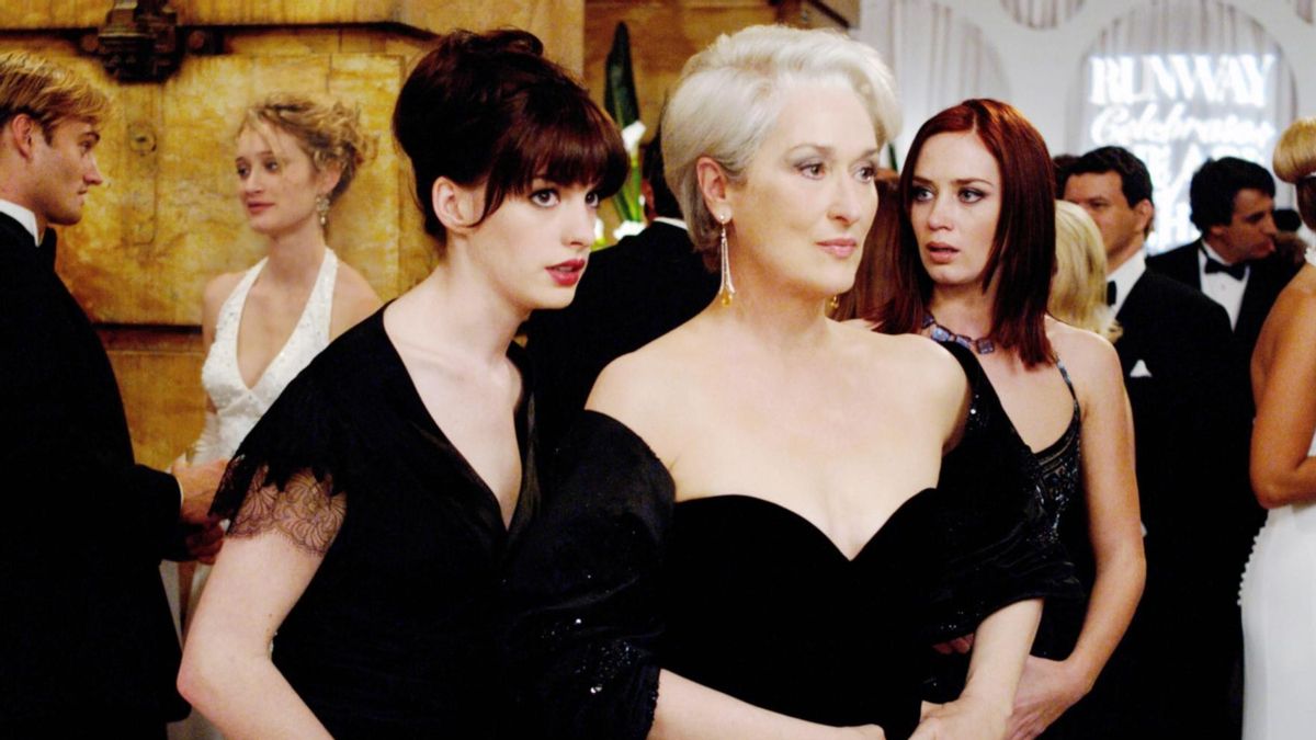 Fotograma de 'El diablo viste de Prada' con Meryl Streep y Anne Hathaway.