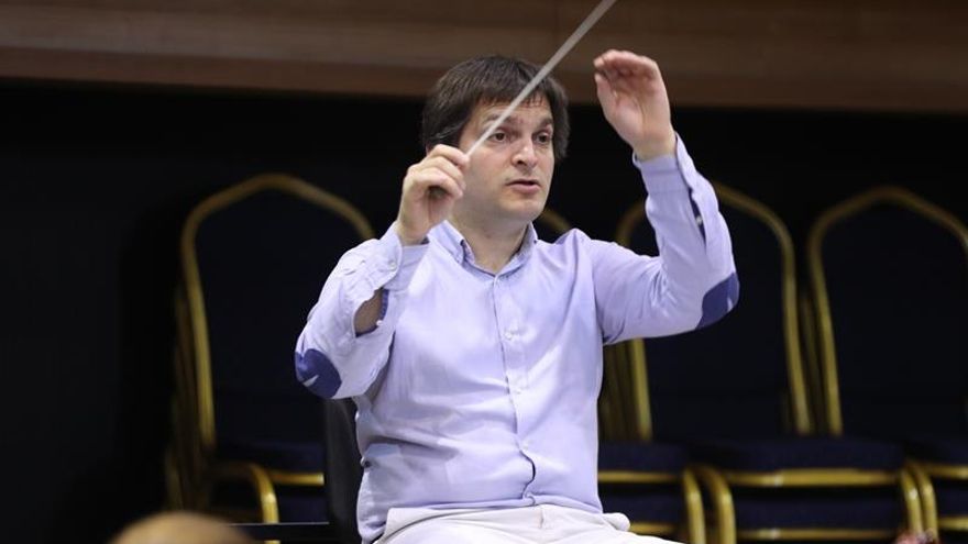 Ruben Rada se une a la Sinfónica de Uruguay para hacer un recorrido por su carrera