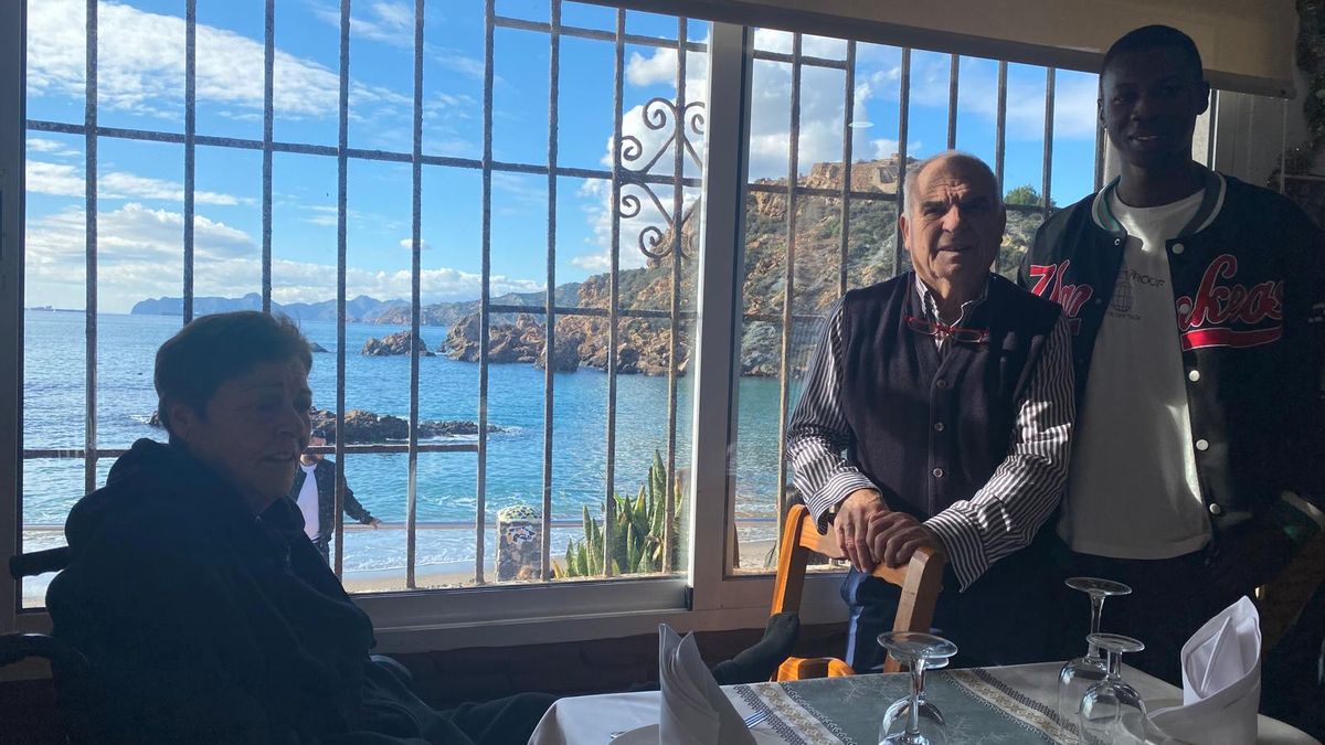 Mohamed, junto a su familia española el día de Nochebuena