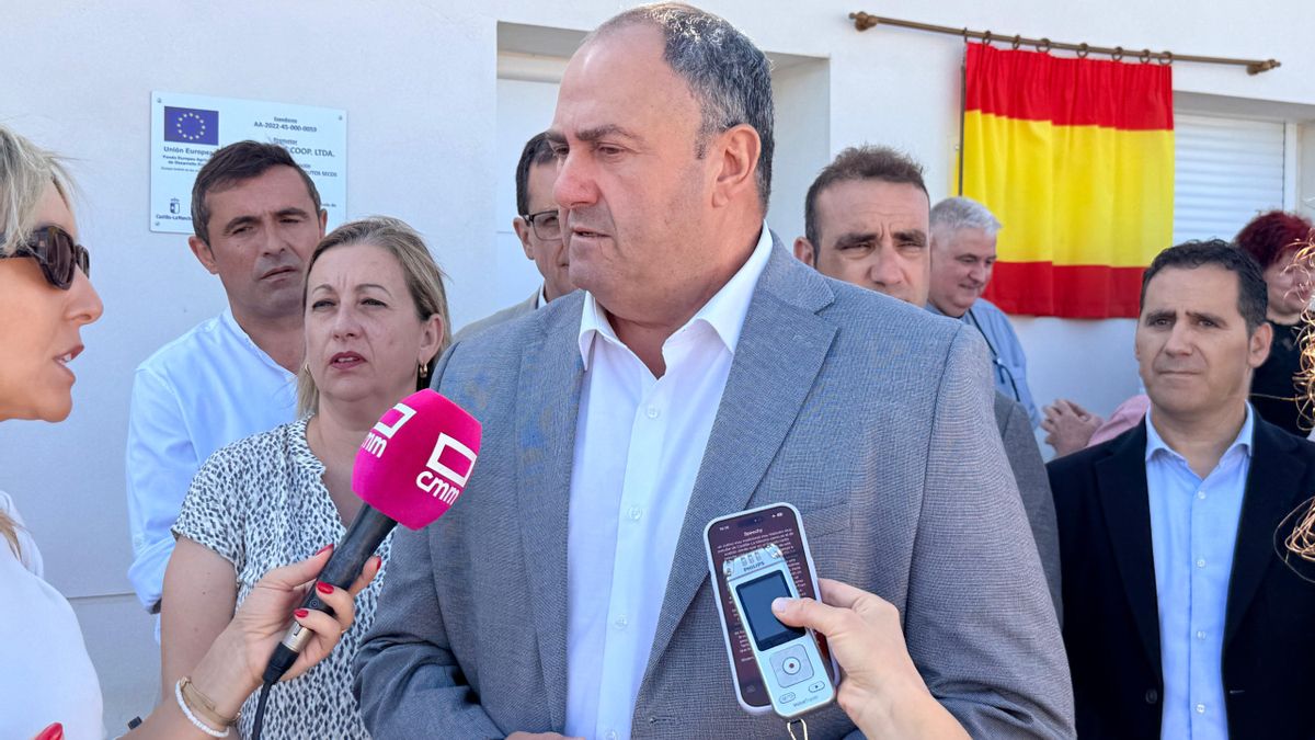 El consejero Martínez Lizán en declaraciones a la prensa