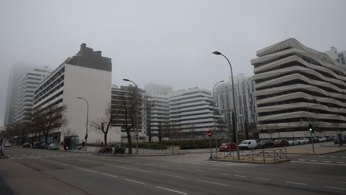 Neblinas en la mañana de este jueves en algunos puntos de Madrid. EFE/ Mariscal