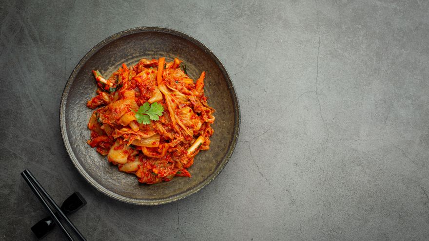 Homemade way to prepare kimchi, the traditional Korean fermented product that helps our immune system