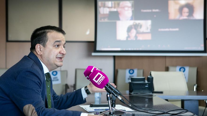 El consejero participando en el seminario