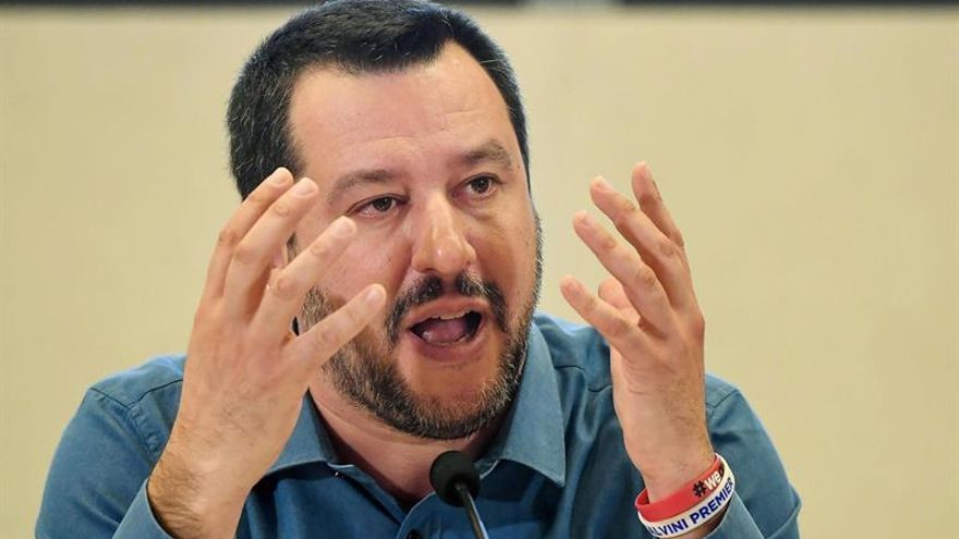 Salvini acusa a la ONG Sea Watch de usar a 47 migrantes como "batalla política"