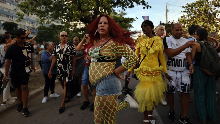 La comunidad LGBTI pro Gobierno desfila en Cuba contra la homofobia