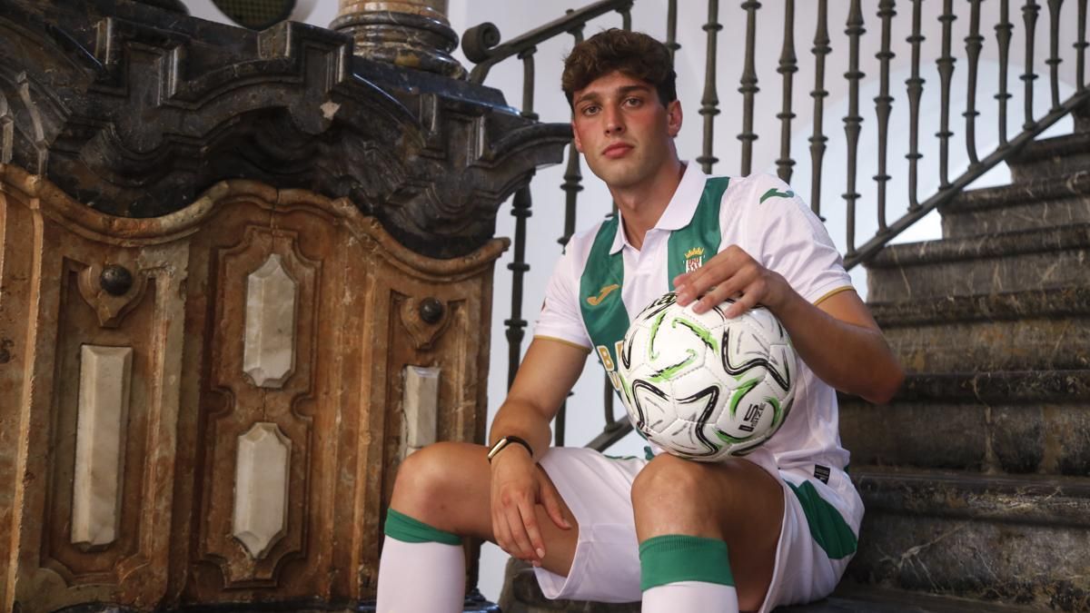 Presentación de Enol Rodríguez como jugador del Córdoba CF