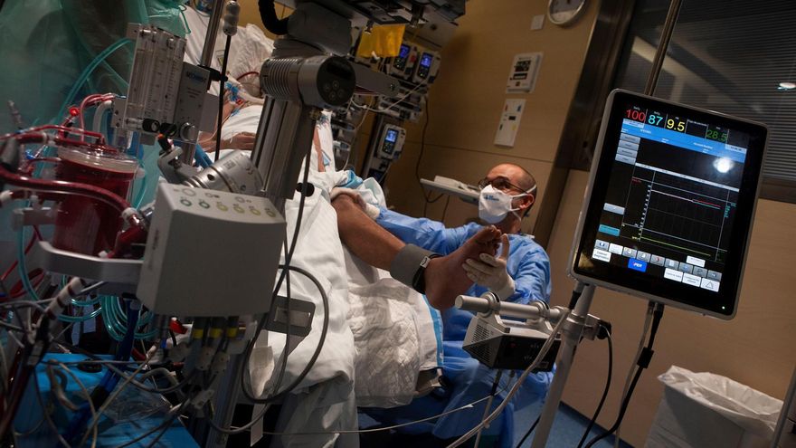 Catalunya abre la contratación de estudiantes de medicina para afrontar la sexta ola