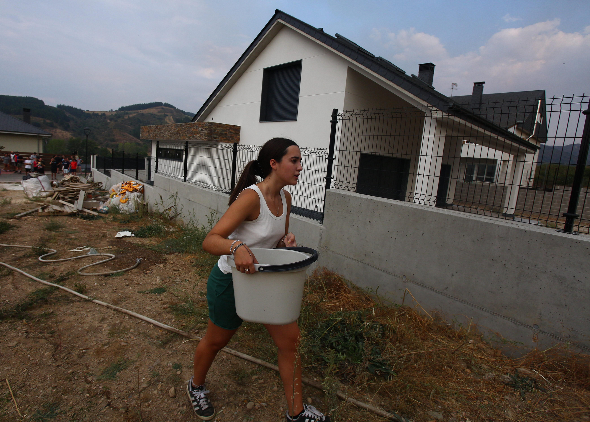 Así lucharon contra el fuego los vecinos de Molinaseca