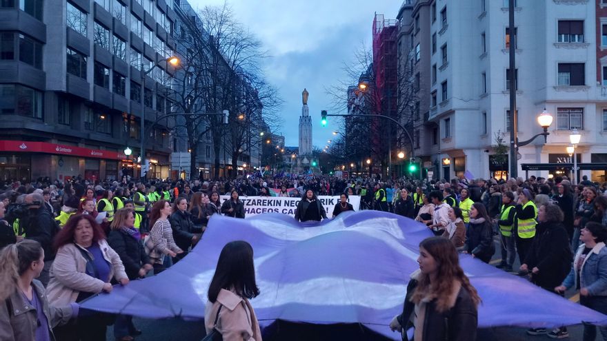 Miles de personas vuelven a salir a la calle el 8M en Euskadi para acabar con el "negocio de los cuidados"
