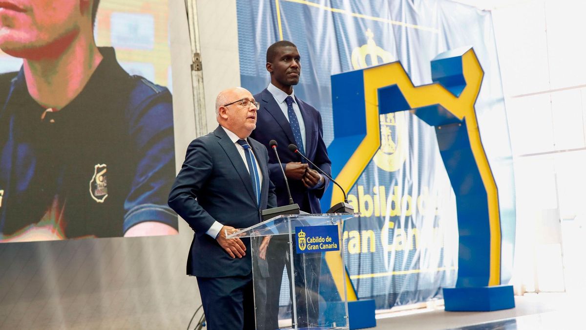 Antonio Morales junto a Sitapha Savané