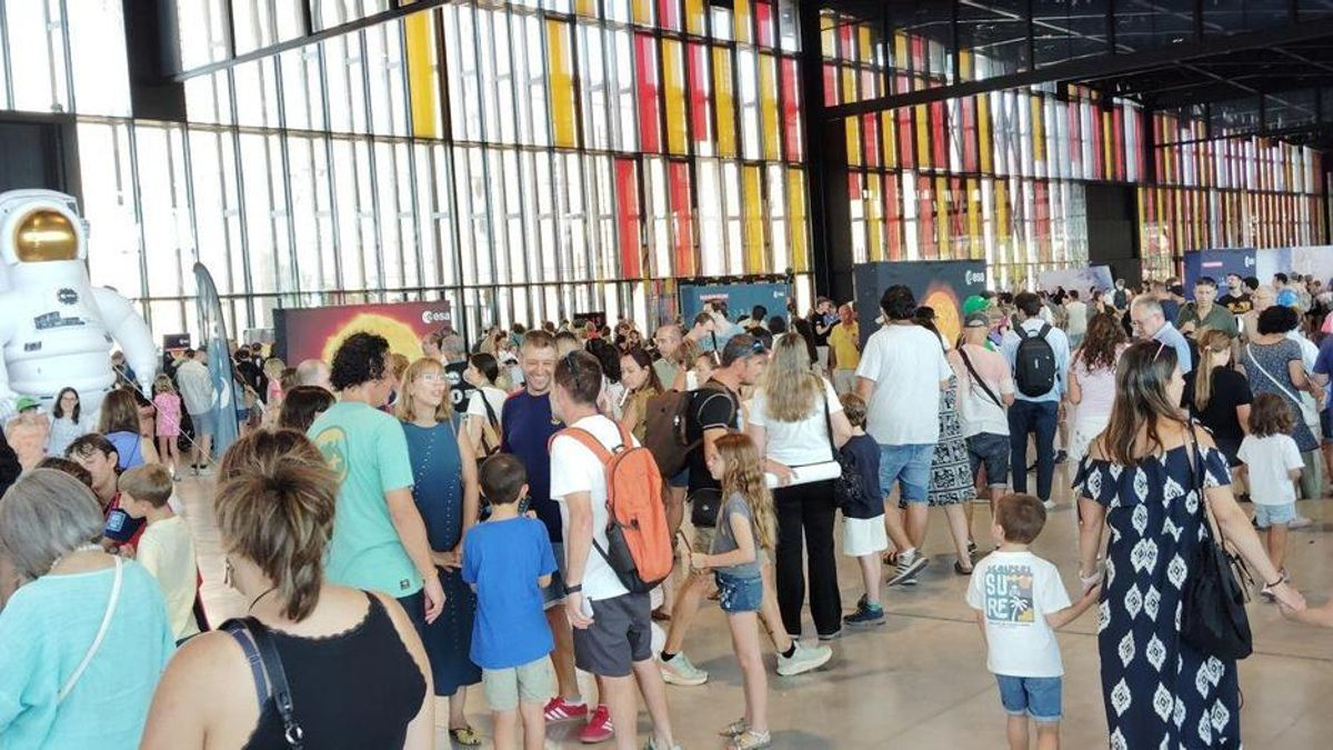 Miles de personas acuden a las actividades de la ESA por el Eclipse en León