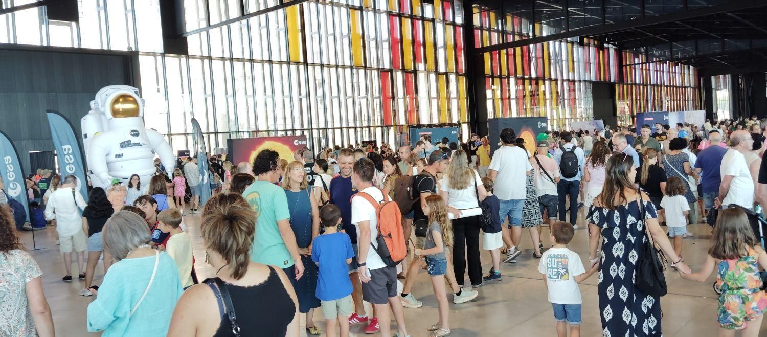 Miles de personas acudieron a las actividades de la ESA por el Eclipse en León